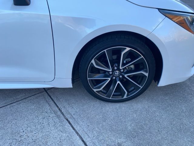 Vehicle image 10 of 30