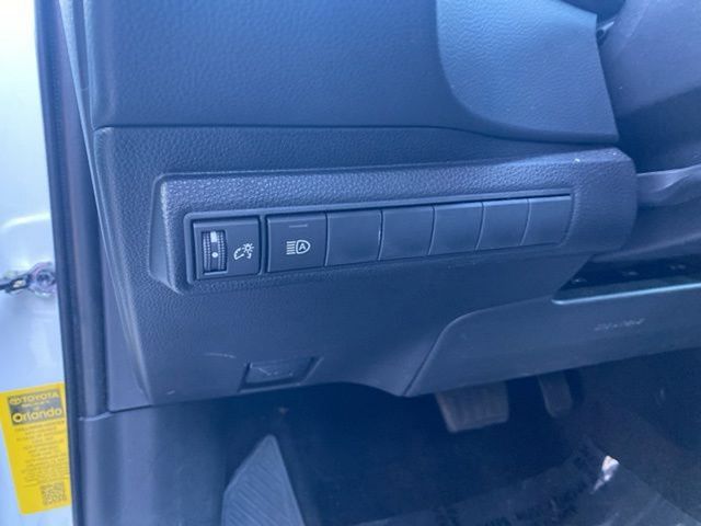Vehicle image 19 of 30