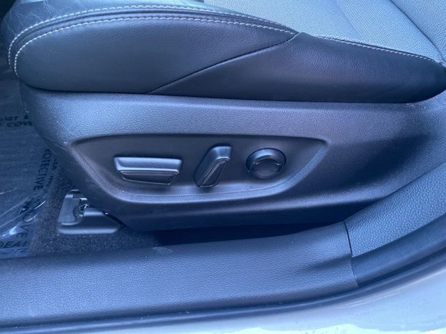 Vehicle image 15 of 30