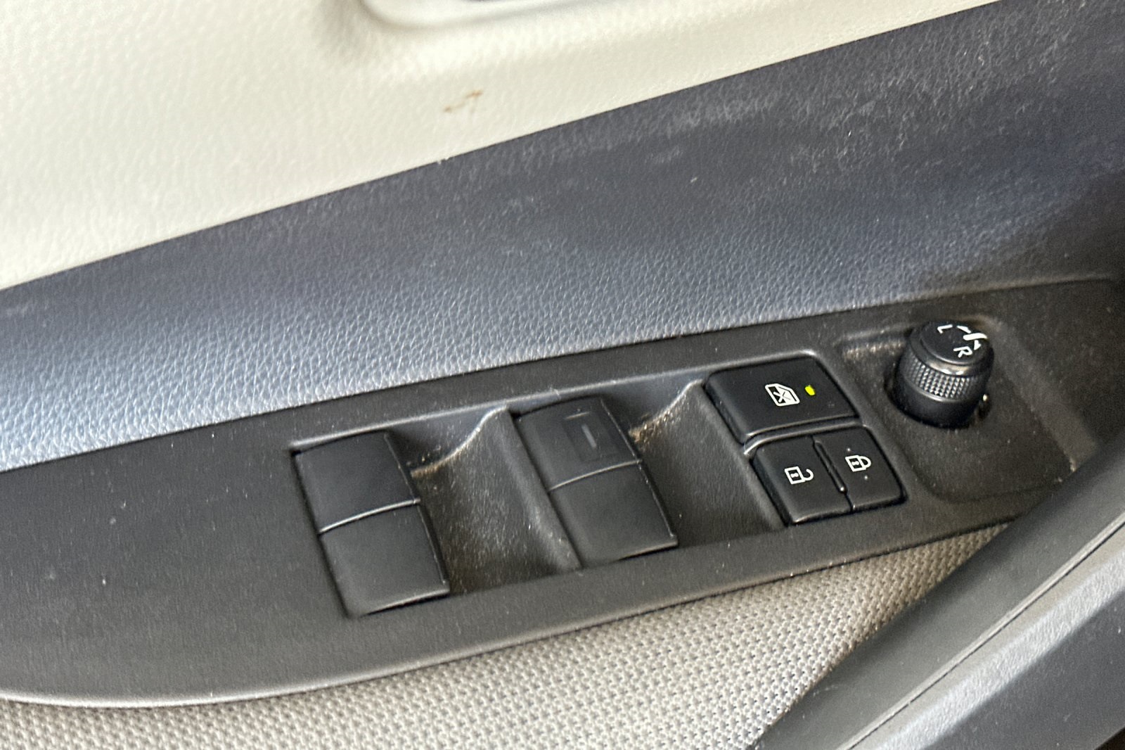 Vehicle image 12 of 33