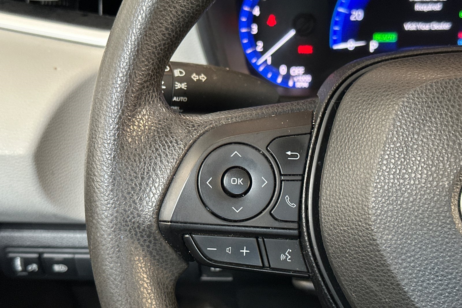 Vehicle image 25 of 33