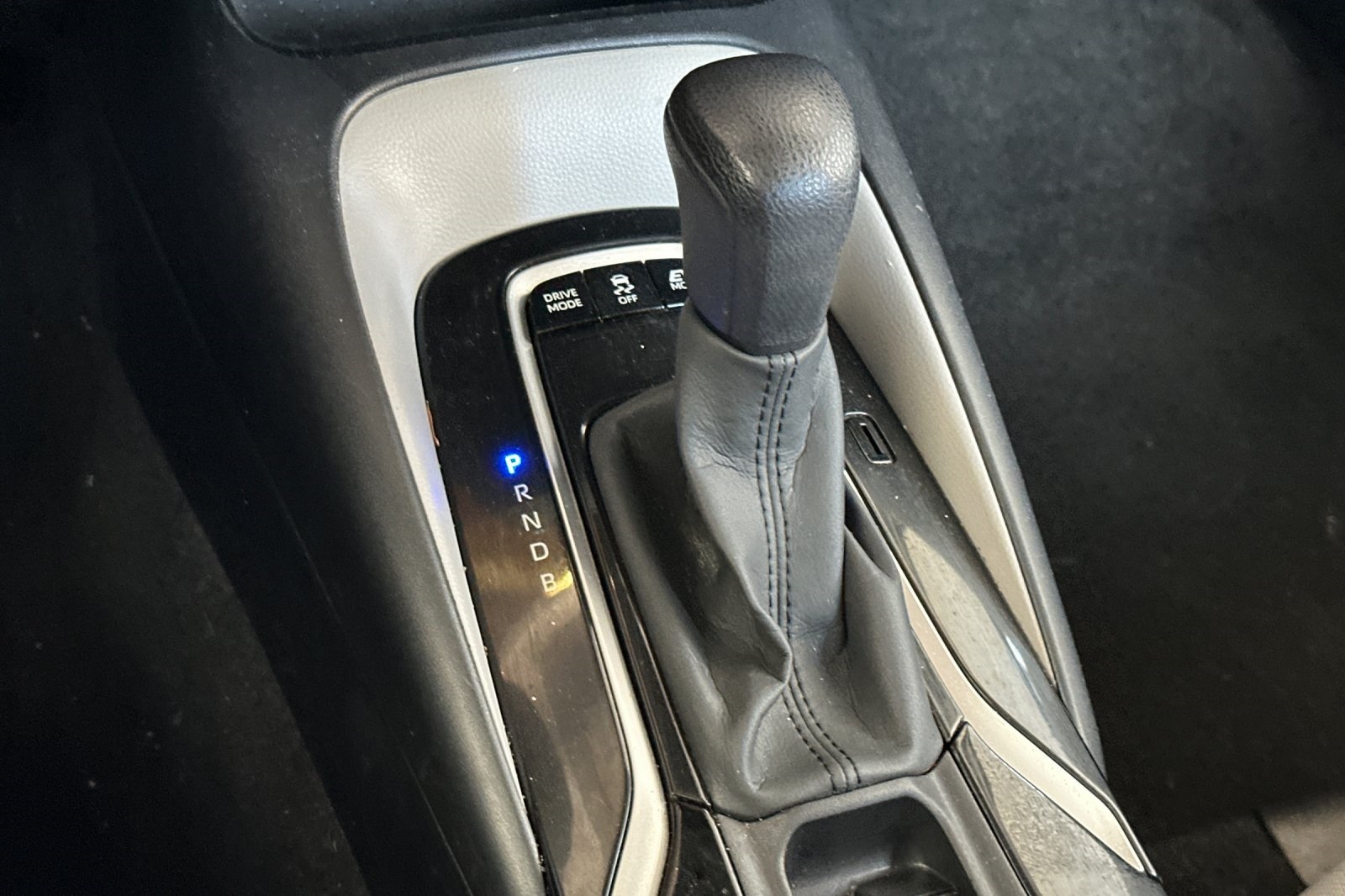 Vehicle image 22 of 33