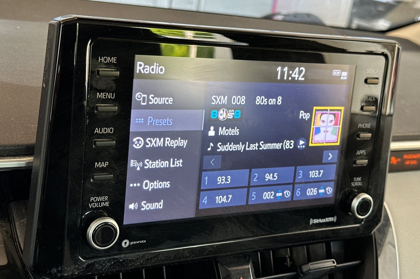Vehicle image 19 of 33