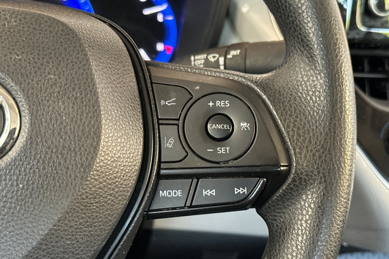 Vehicle image 26 of 33