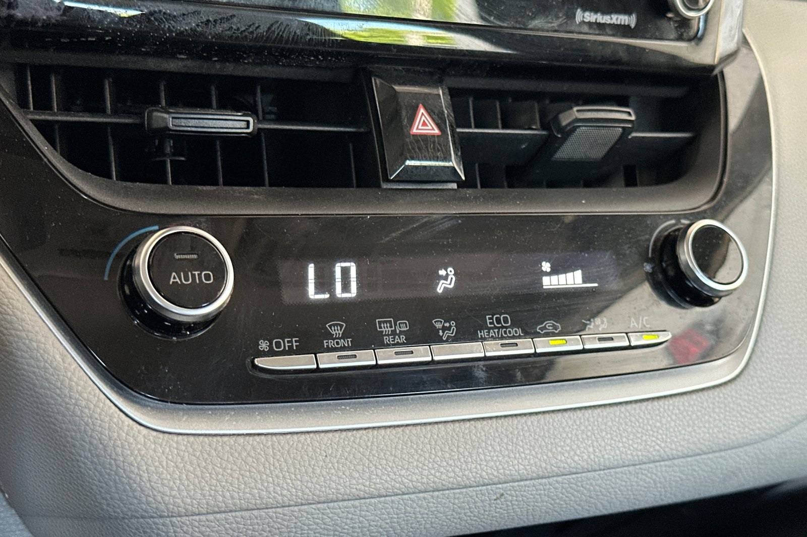 Vehicle image 21 of 33