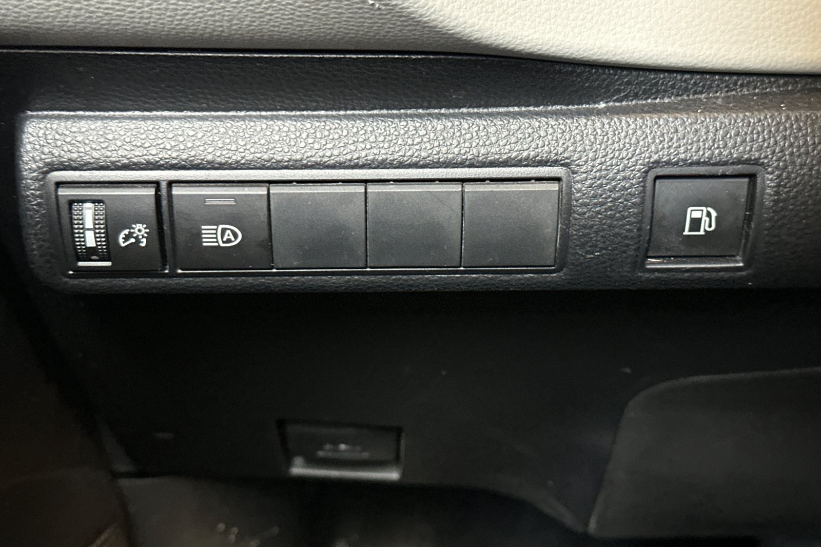 Vehicle image 29 of 33