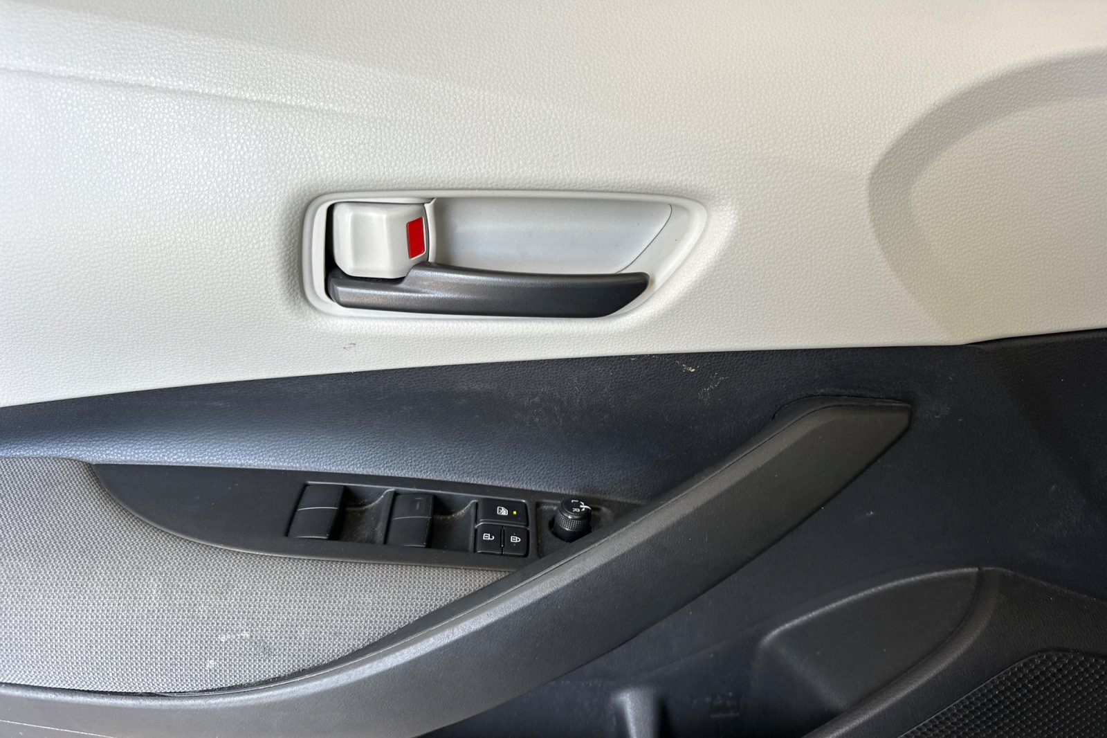 Vehicle image 11 of 33