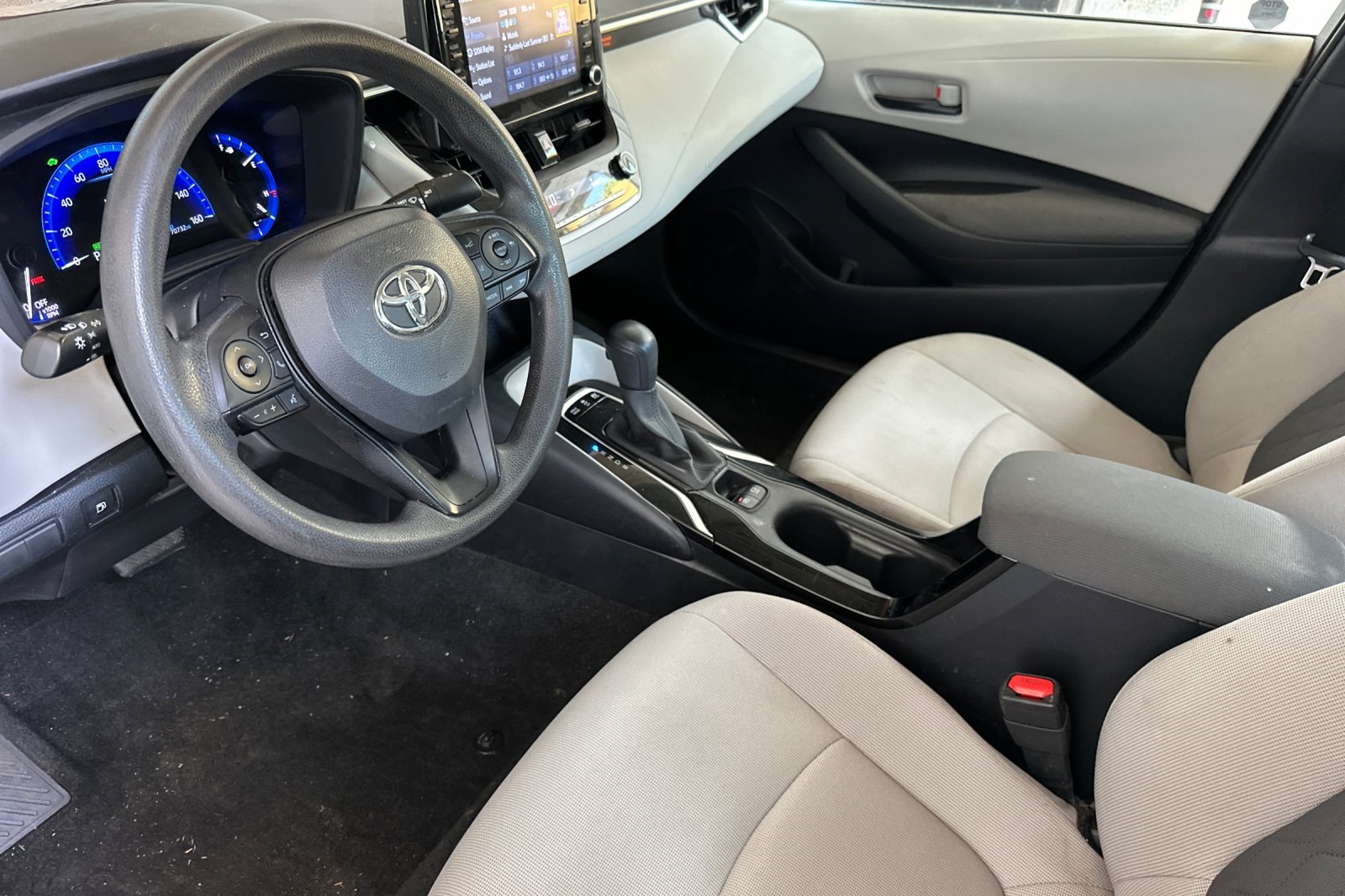 Vehicle image 10 of 33