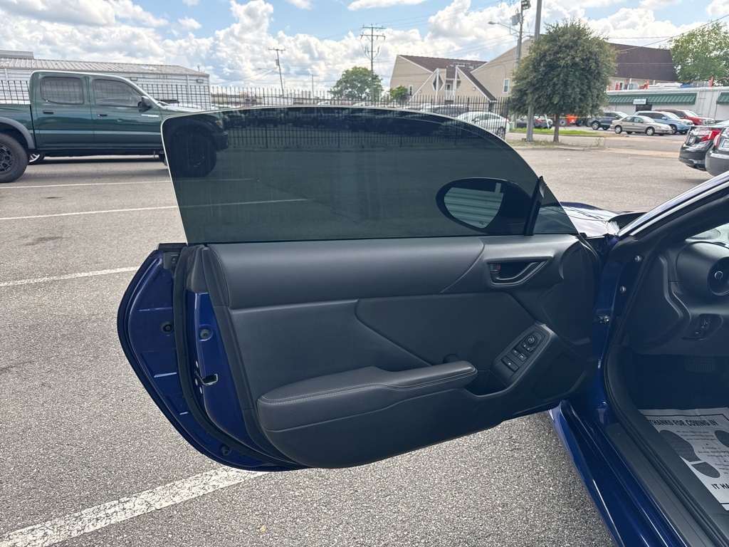 Vehicle image 6 of 20