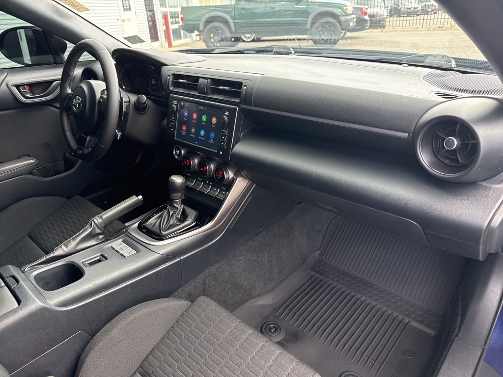 Vehicle image 16 of 20