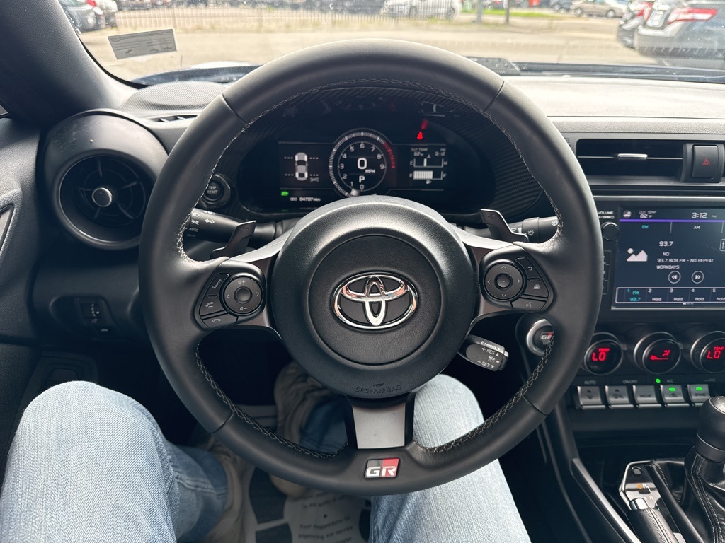Vehicle image 8 of 20