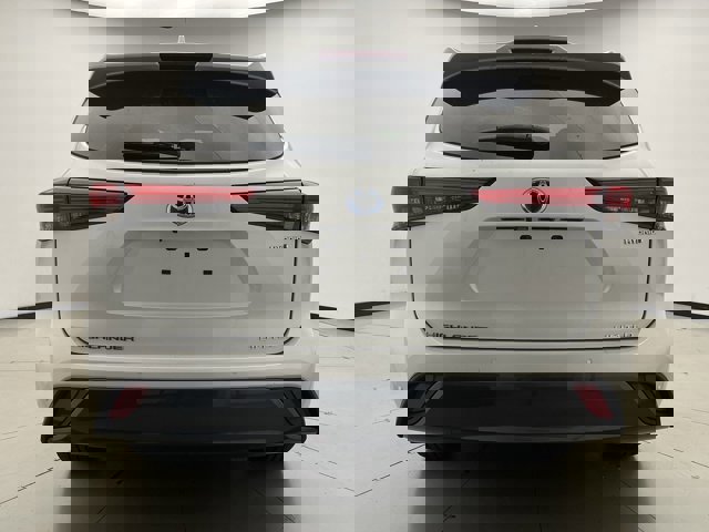 Vehicle image 4 of 19