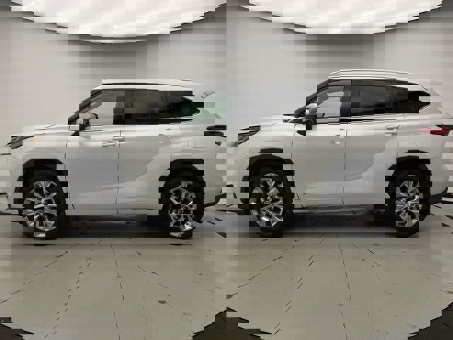 Vehicle image 6 of 19