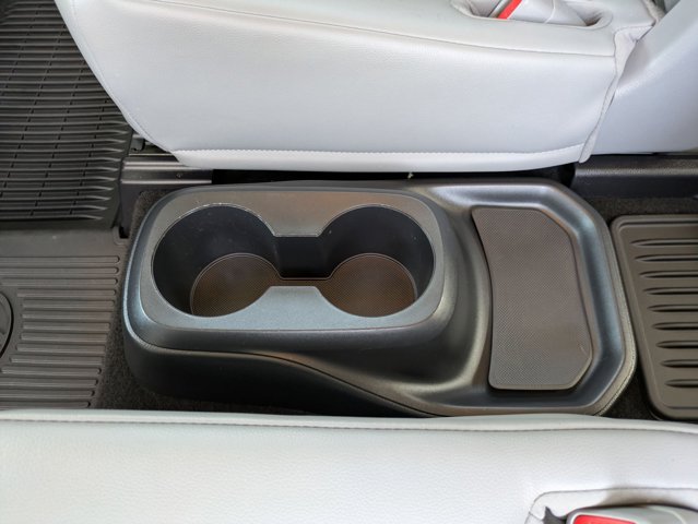 Vehicle image 23 of 32
