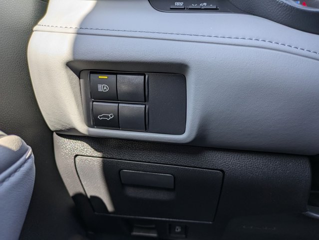 Vehicle image 19 of 32