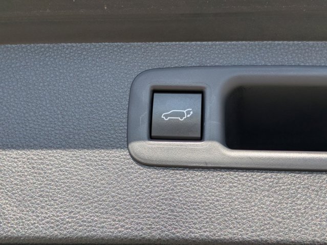 Vehicle image 26 of 32