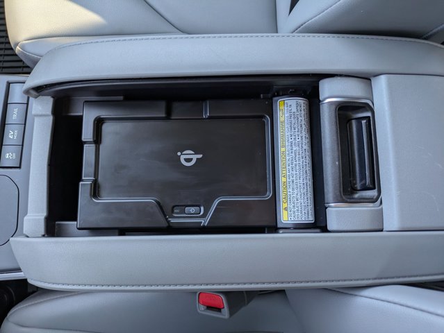Vehicle image 16 of 32