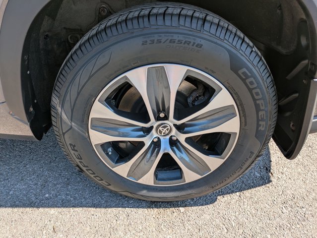 Vehicle image 31 of 32