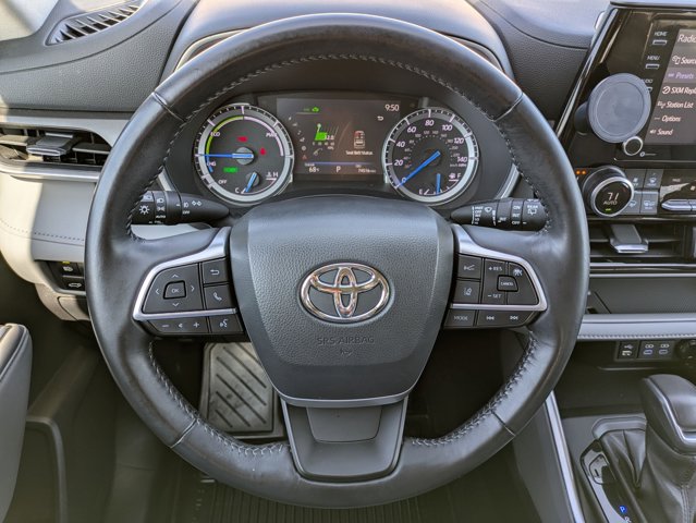 Vehicle image 9 of 32