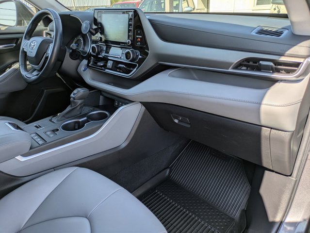 Vehicle image 29 of 32