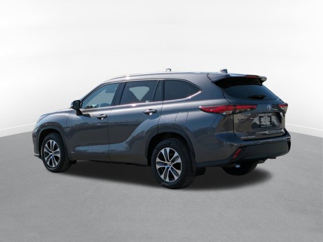 Vehicle image 5 of 32
