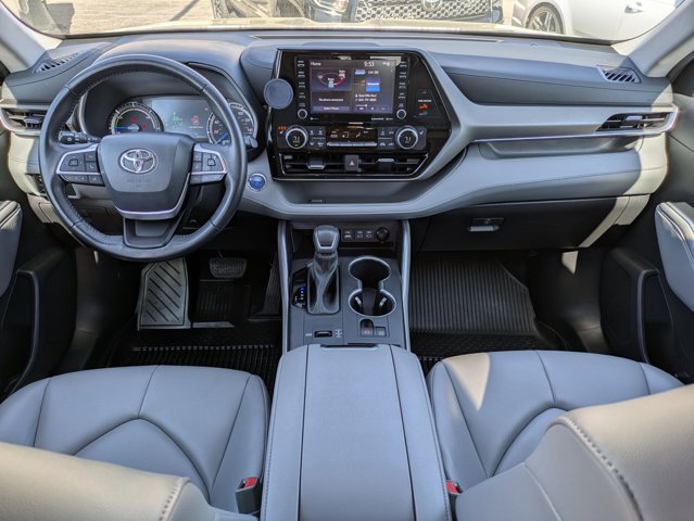 Vehicle image 20 of 32