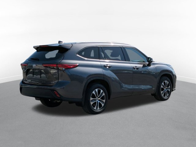 Vehicle image 4 of 32
