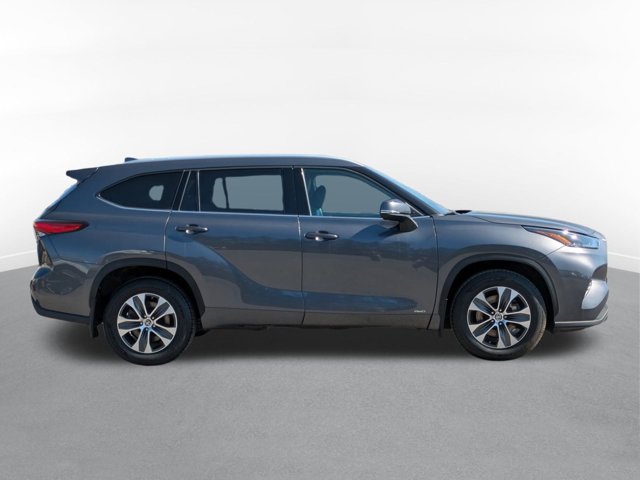 Vehicle image 3 of 32