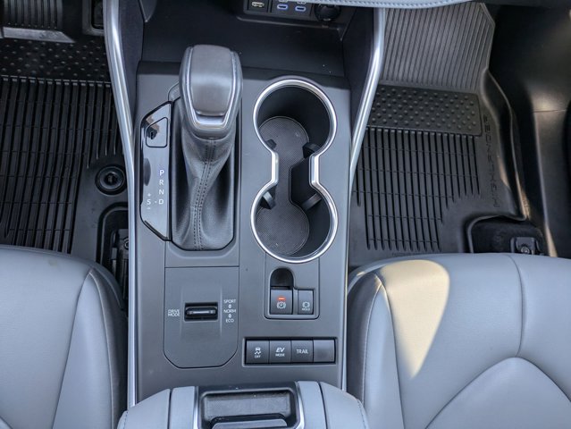 Vehicle image 15 of 32