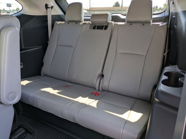 Vehicle image 24 of 32
