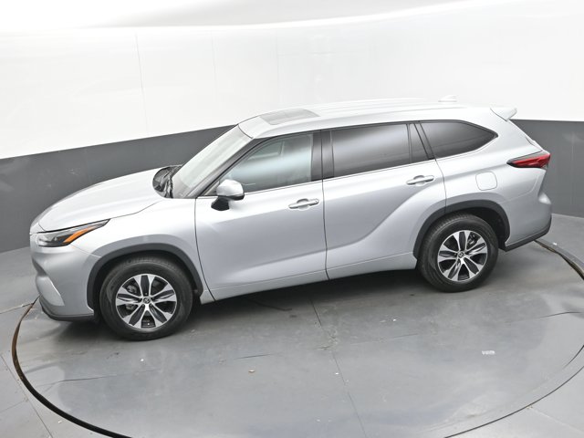 2022 Toyota Highlander Hybrid XLE Image 3 of 41