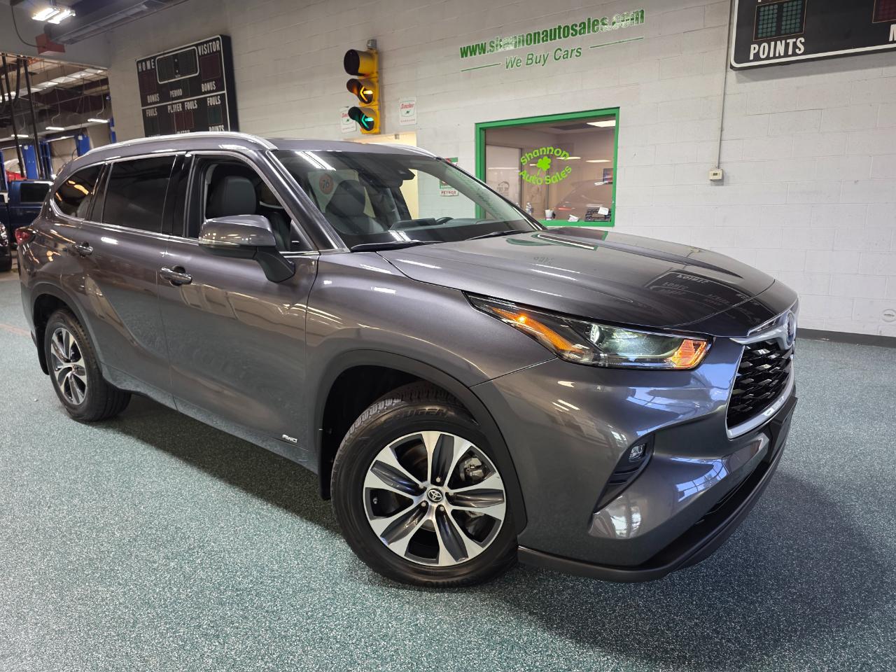 2022 Toyota Highlander Hybrid XLE Image 3 of 46