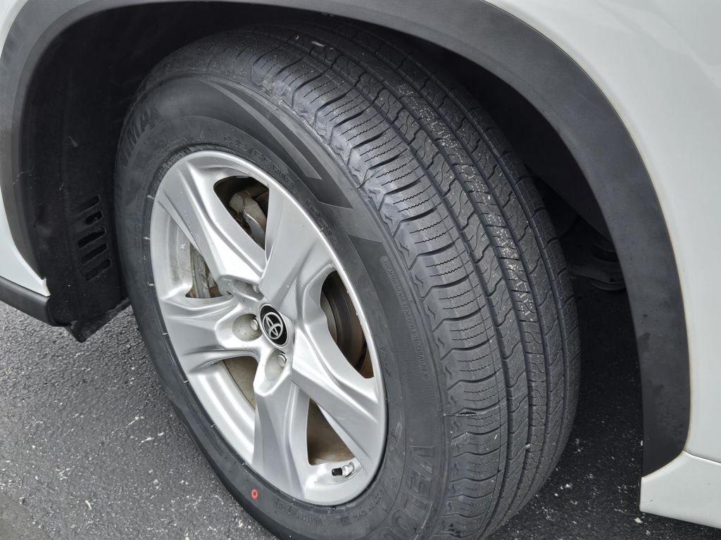 Vehicle image 6 of 30