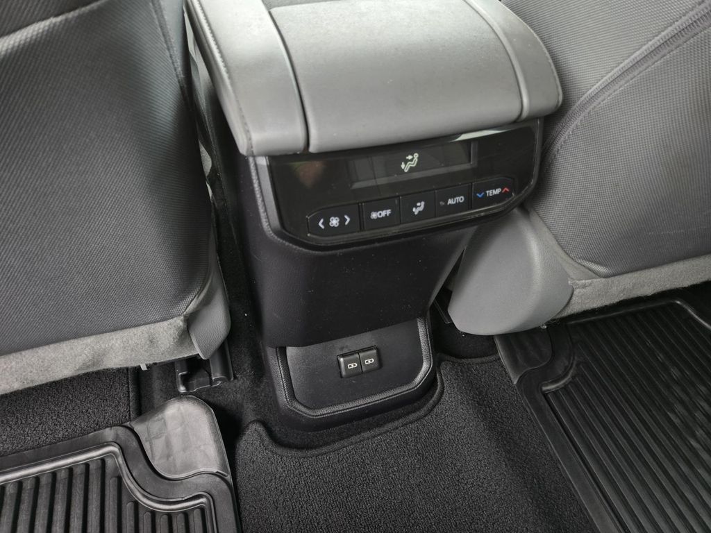 Vehicle image 21 of 30
