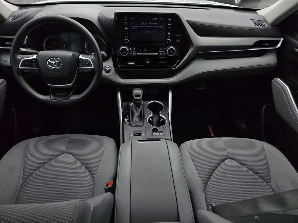 Vehicle image 27 of 30