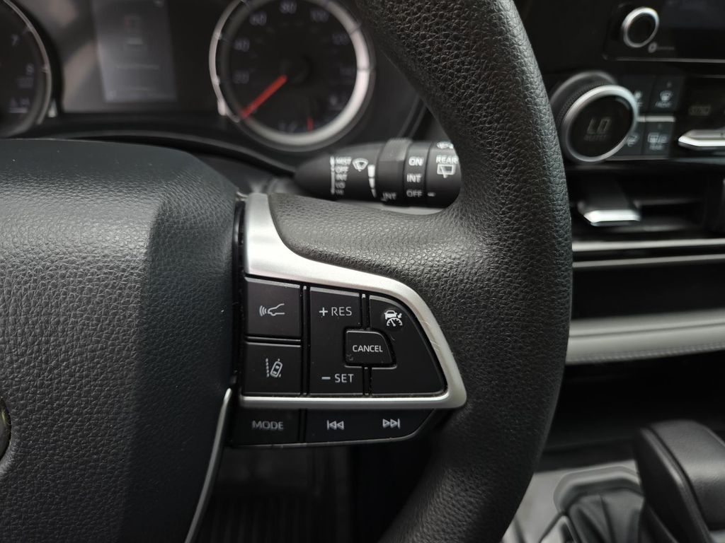 Vehicle image 23 of 30