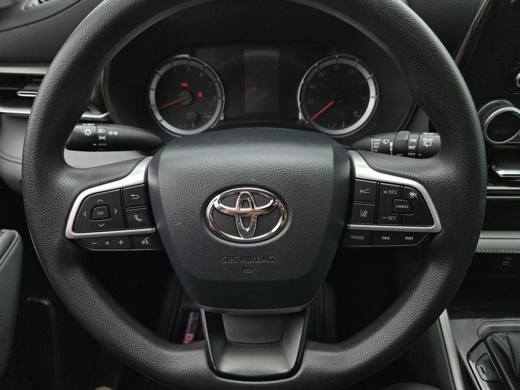 Vehicle image 12 of 30