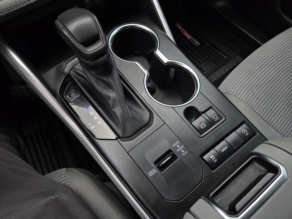 Vehicle image 17 of 30