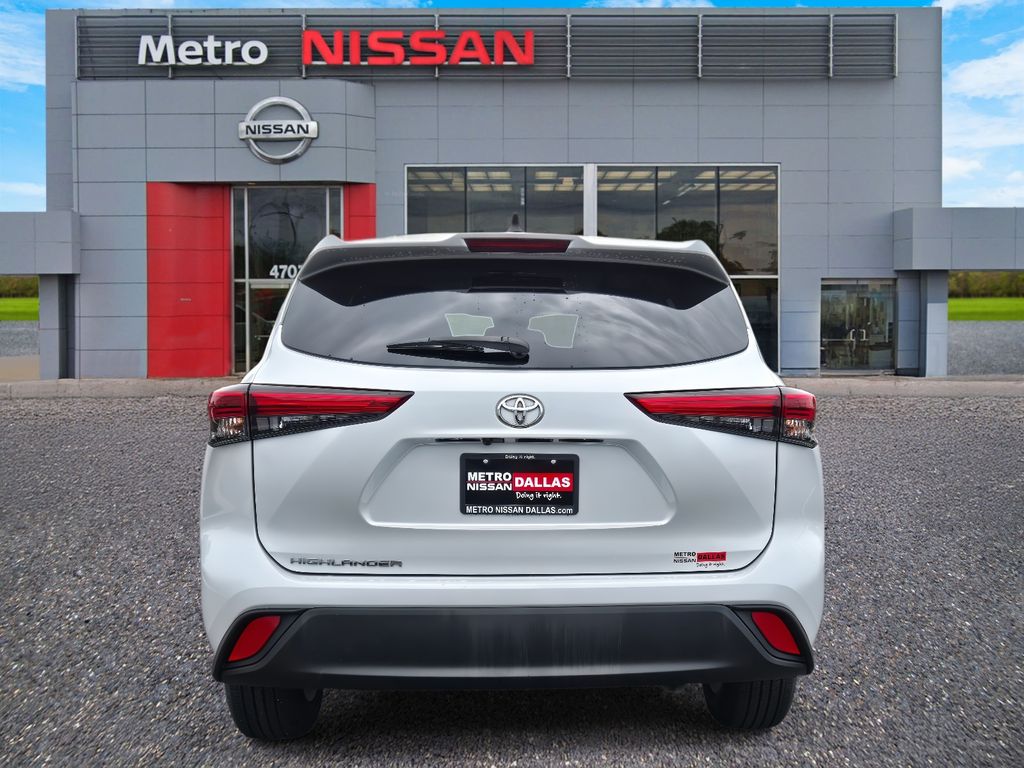 Vehicle image 4 of 30
