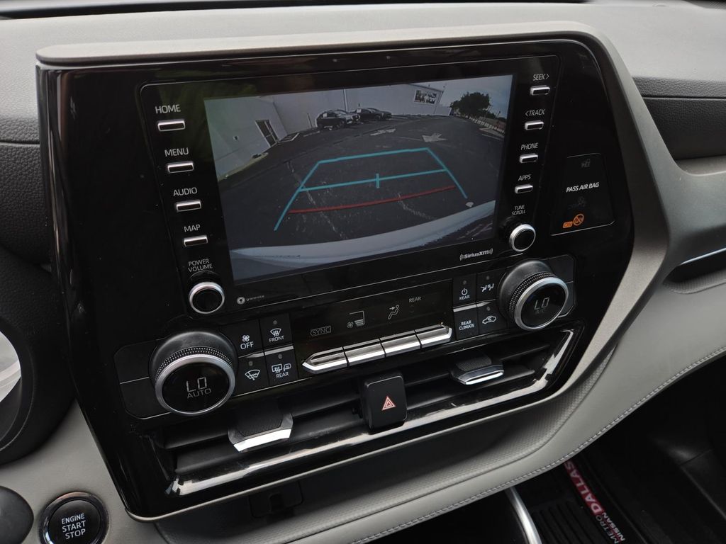 Vehicle image 14 of 30