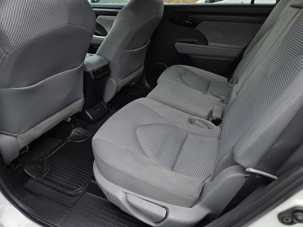 Vehicle image 9 of 30
