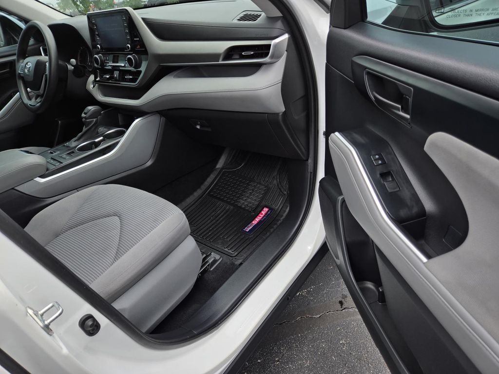 Vehicle image 11 of 30