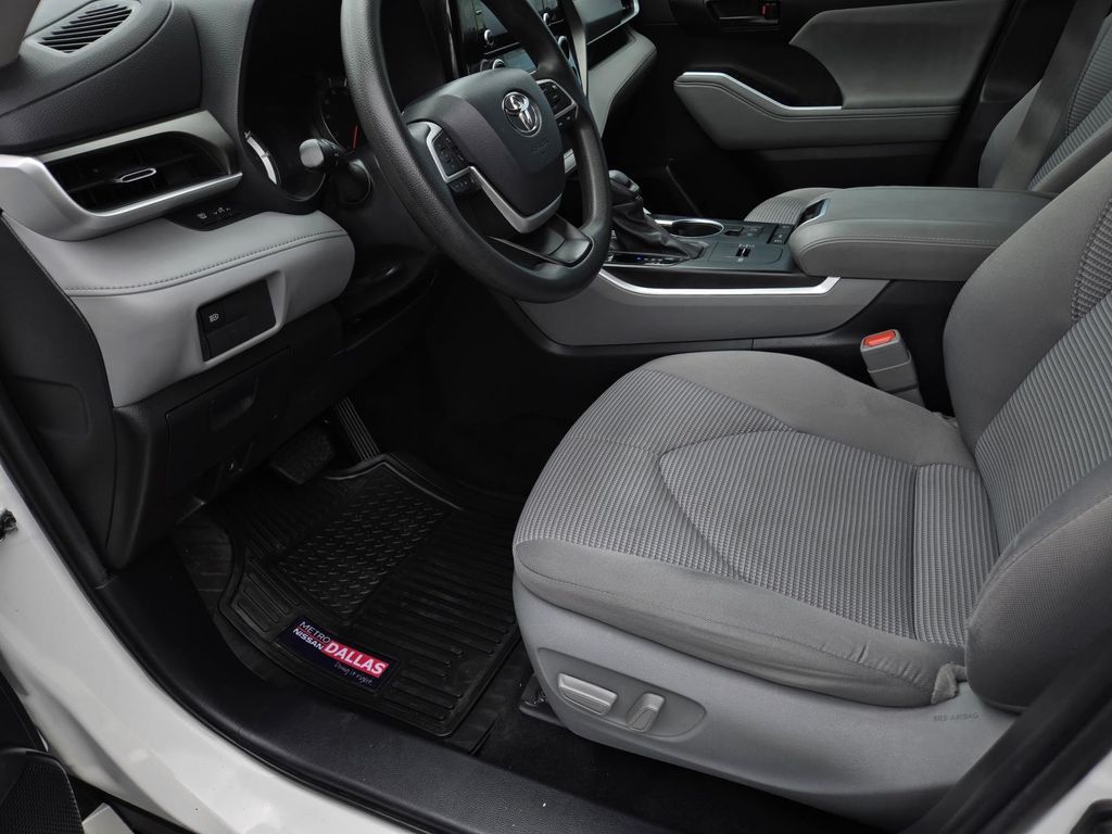 Vehicle image 24 of 30