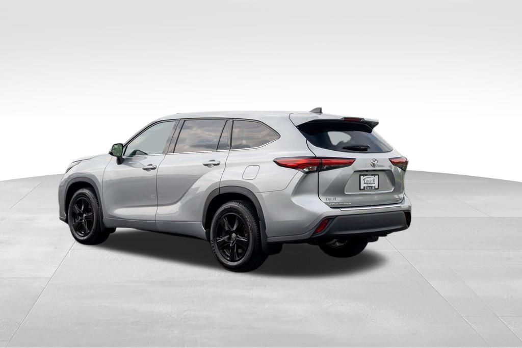 Vehicle image 8 of 36