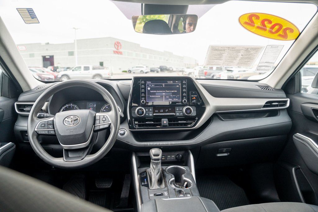 Vehicle image 16 of 36