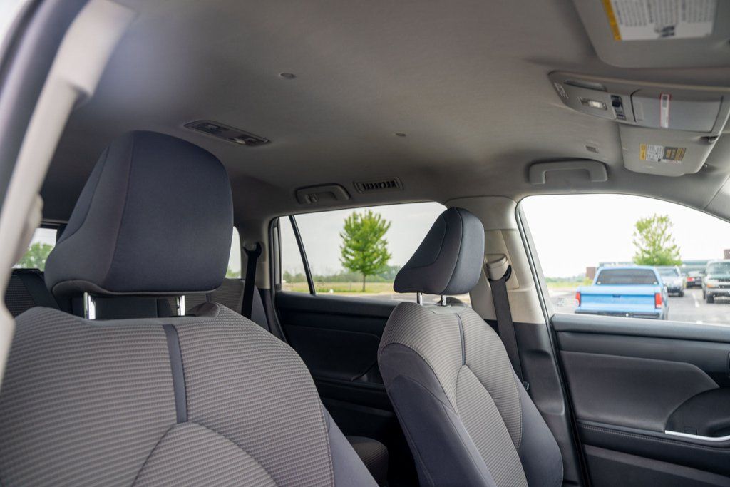 Vehicle image 14 of 36