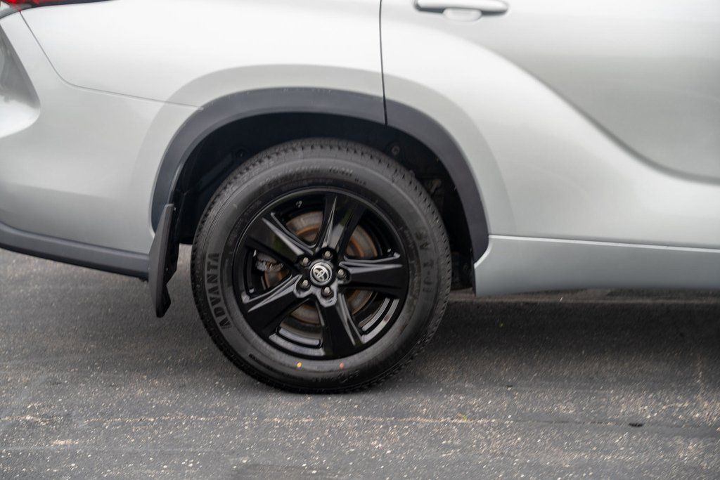 Vehicle image 10 of 36