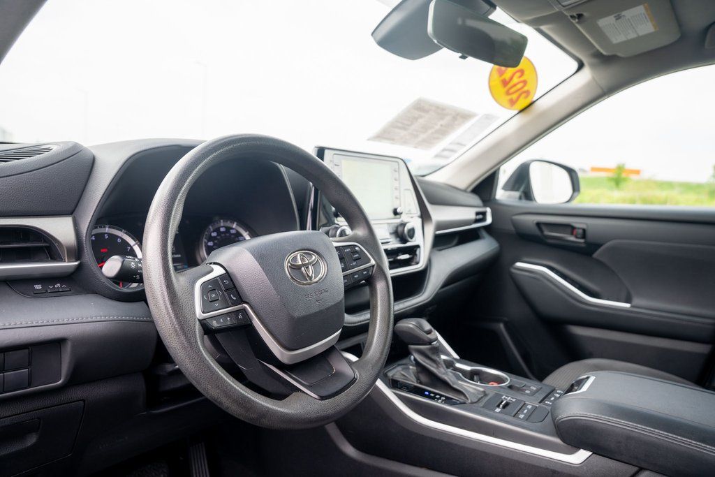 Vehicle image 17 of 36