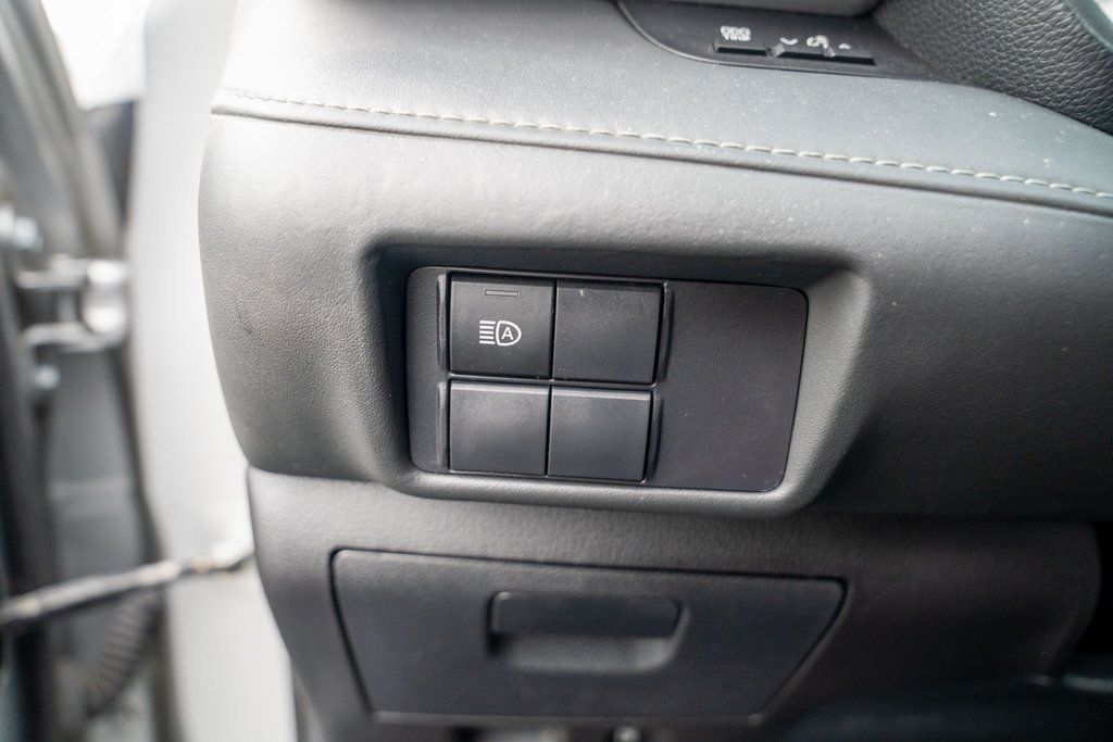 Vehicle image 28 of 36