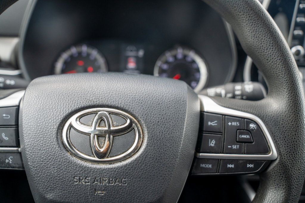Vehicle image 20 of 36